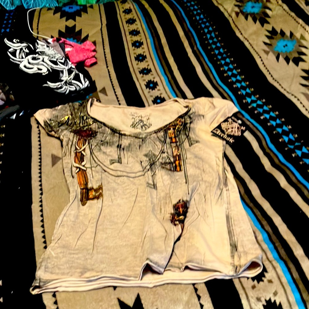 Archaic women’s T-shirt.